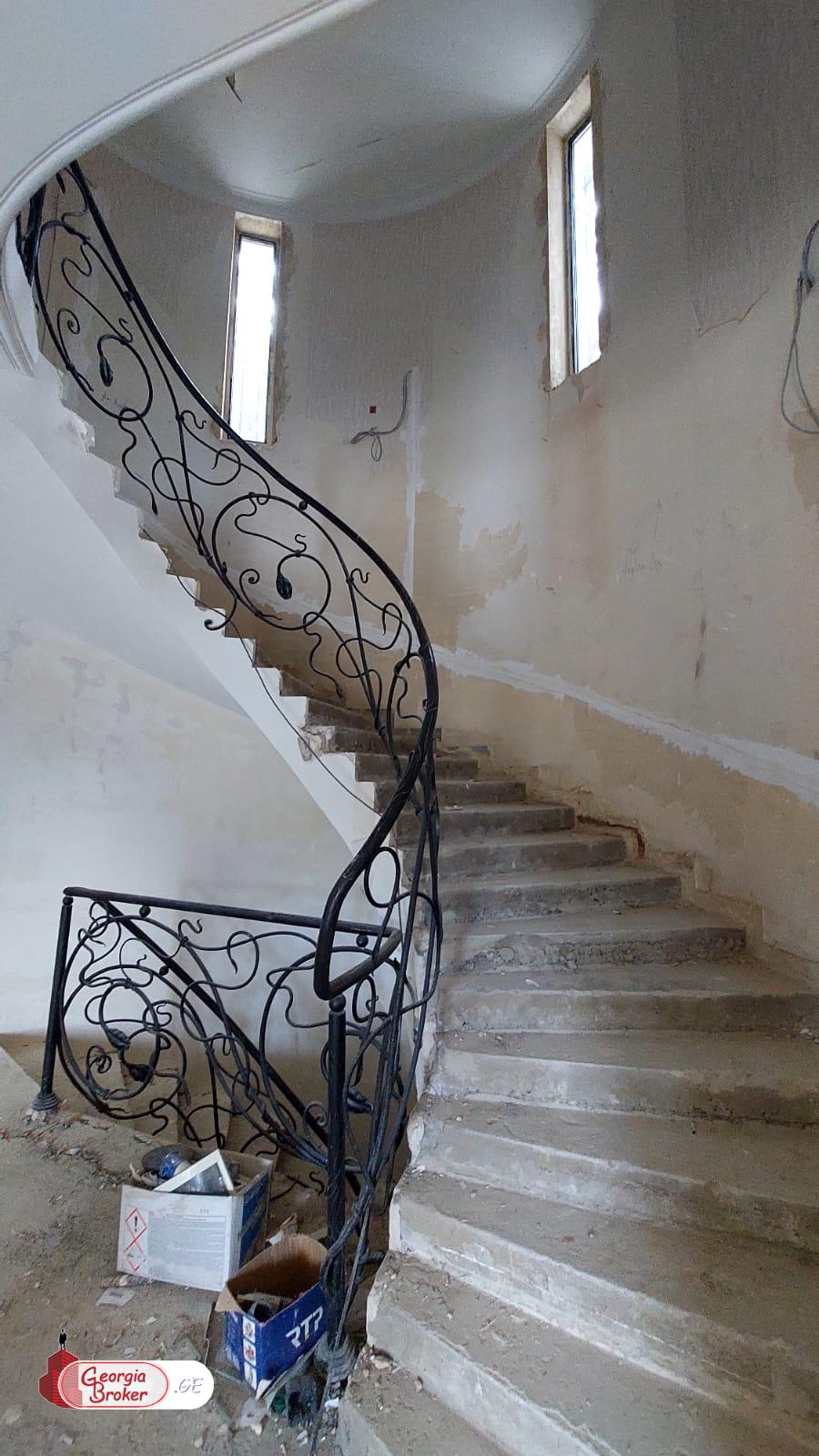 в аренду дом с новым ремонтом 11-комнат